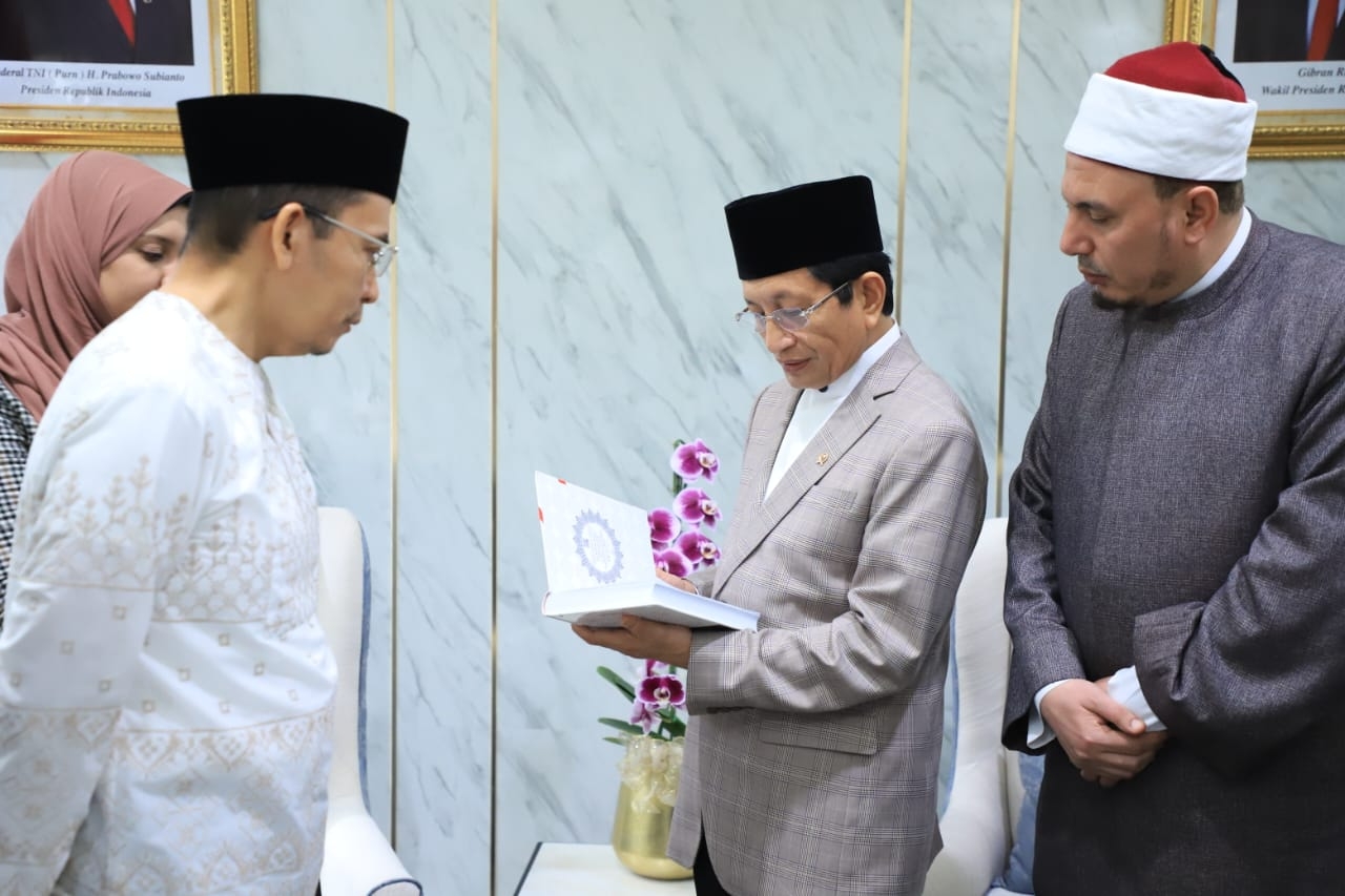 وزير الشئون الدينية الإندونيسي يستقبل مبعوثي مجلس حكماء المسلمين لإحياء شعائر شهر رمضان المبارك