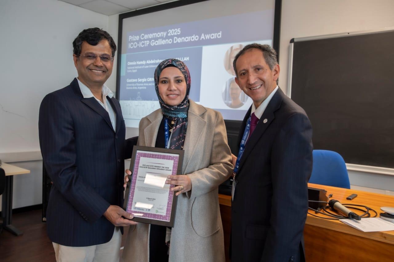 فوز د. أمنية حمدي بالمعهد القومي لعلوم الليزر بجامعة القاهرة بجائزة (ICO-ICTP) العالمية في مجال البصريات الحيوية والبصريات غير الخطية