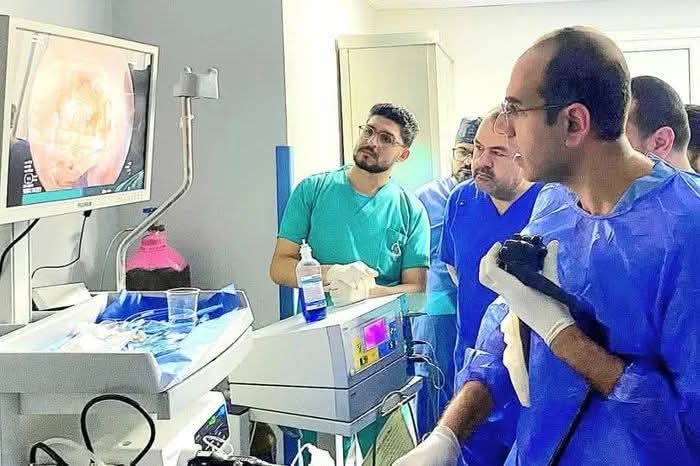 نجاح أول عملية لمريضة بعسر البلع بإستخدام تقنية مناظير الفراغ الثالث