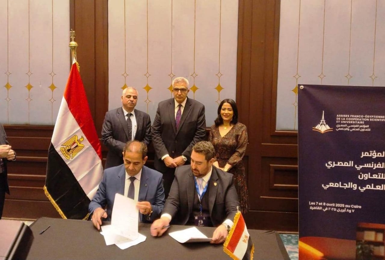 رئيس جامعة بورسعيد يشارك فى المؤتمر الفرنسى المصرى للتعاون العلمى والجامعى ويوقع مذكرتى تفاهم مع جامعة CY CERGY الفرنسيه