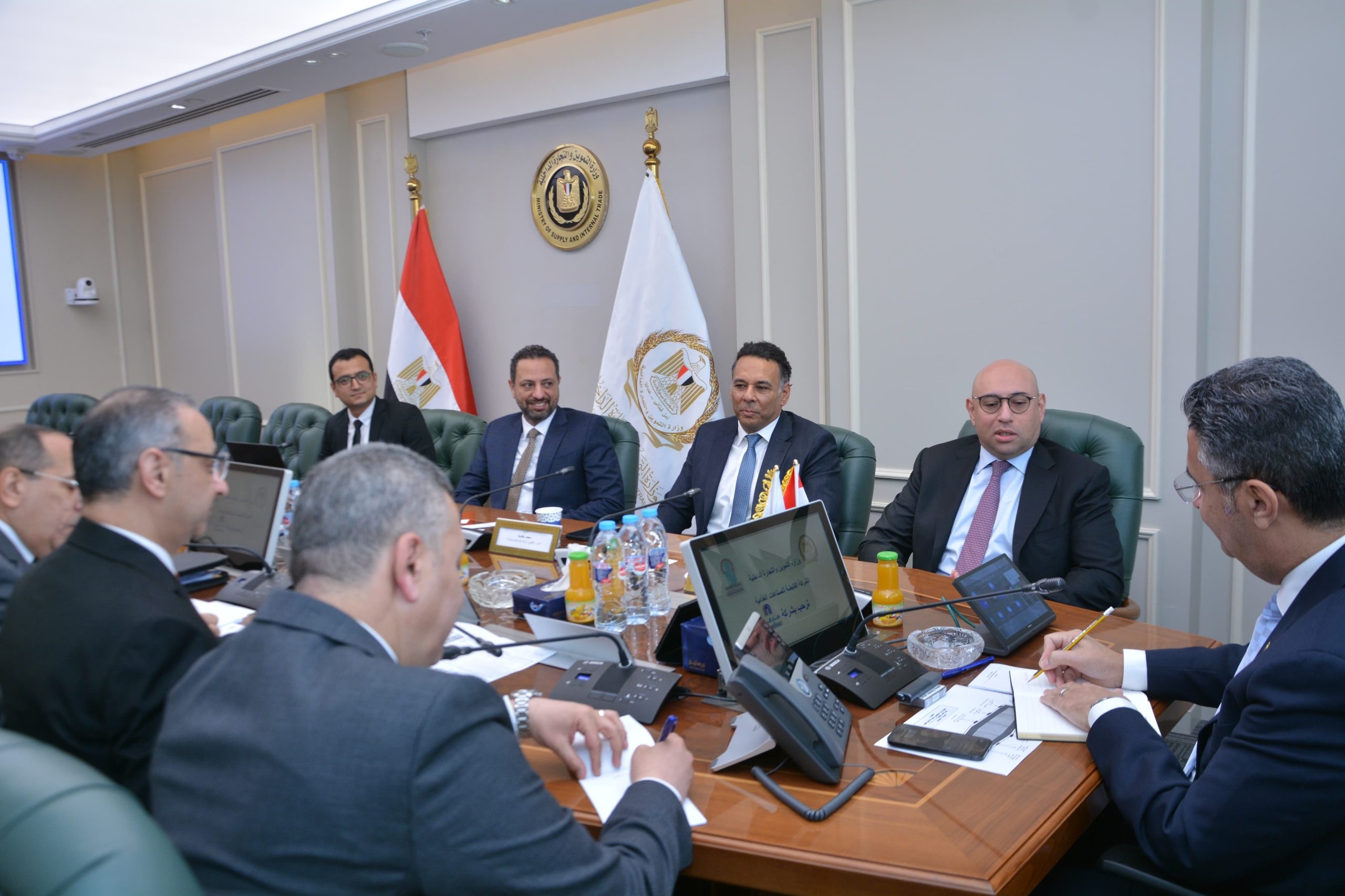 وزير التموين والتجارة الداخلية يعقد اجتماعًا مع شركة الإسكندرية للزيوت والصابون لبحث خطط التوسع وتحقيق استقرار السوق