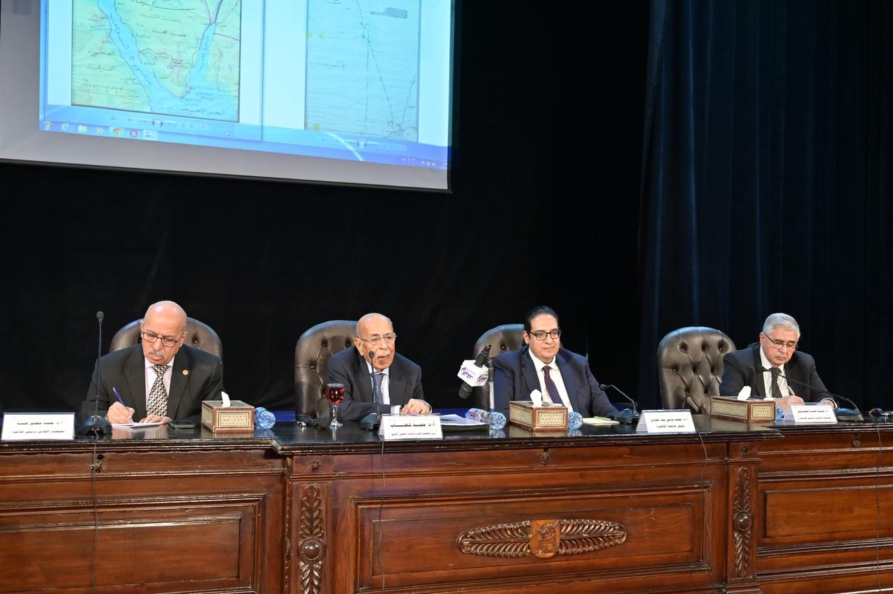 محاضرة تاريخية للدكتور مفيد شهاب حول ملحمة استرداد طابا ضمن فعاليات الموسم الثقافي لجامعة القاهرة