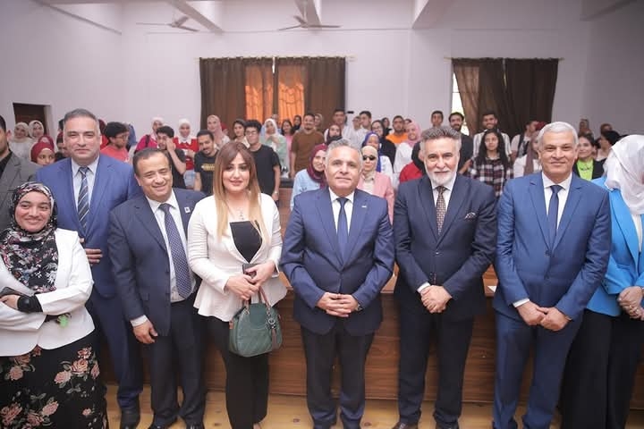 رئيس جامعة السويس فى مؤتمر 'إبداع الإعلام .. إبداع بلا حدود' : المؤتمر يجسد فكرة تنمية الإبداع دون قيود أو حواجز