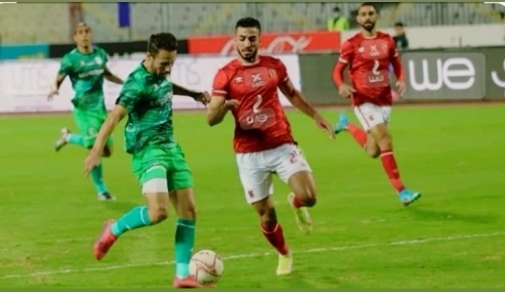 الأهلي يكتسح المصري برباعية ويعتلي صدارة الدوري مؤقتًا