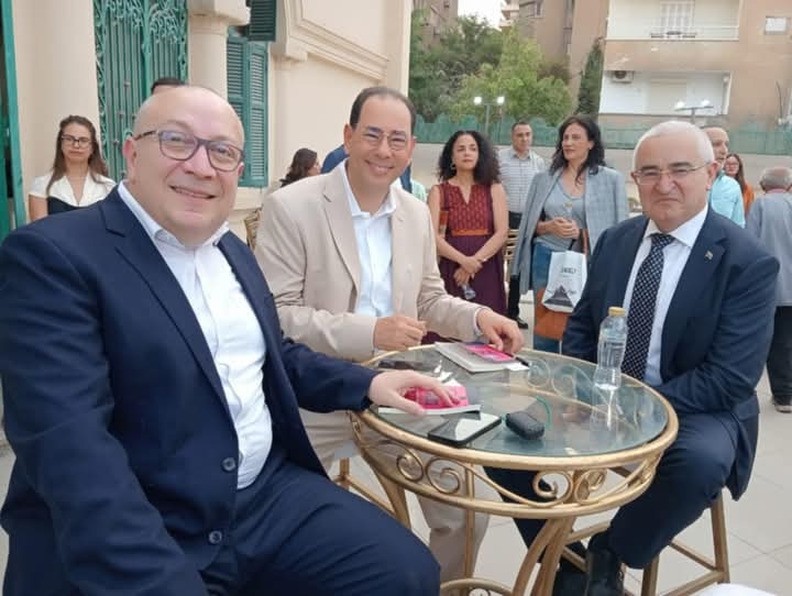 إطلاق النسخة الإنجليزية من 'تاكسي: حواديت المشاوير بمكتبة القاهرة