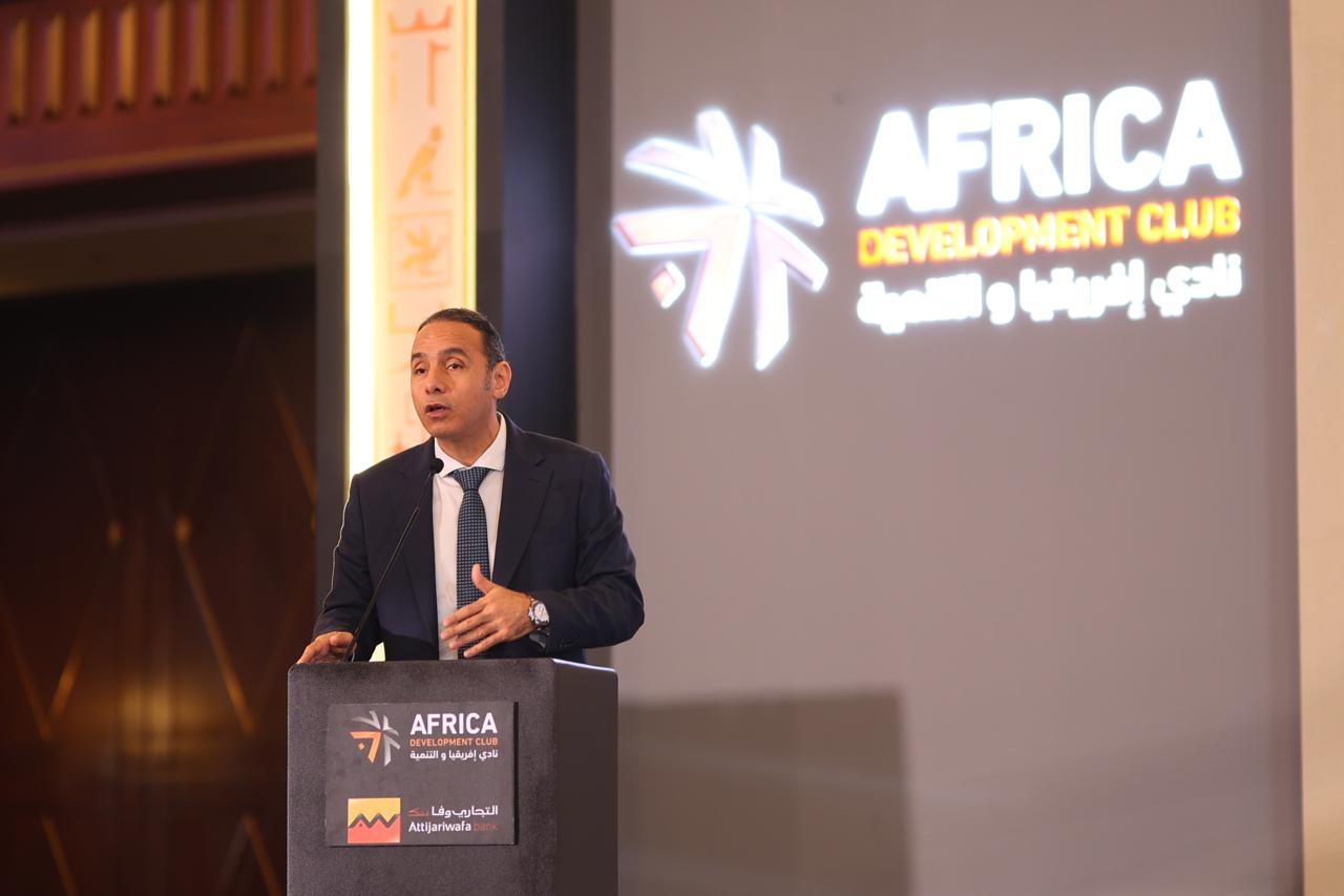 الدكتور إسلام عزام نائب رئيس هيئة الرقابة المالية يلقي كلمة رئيسية في مؤتمر نادي أفريقيا والتنمية التابع للتجاري وفا بنك