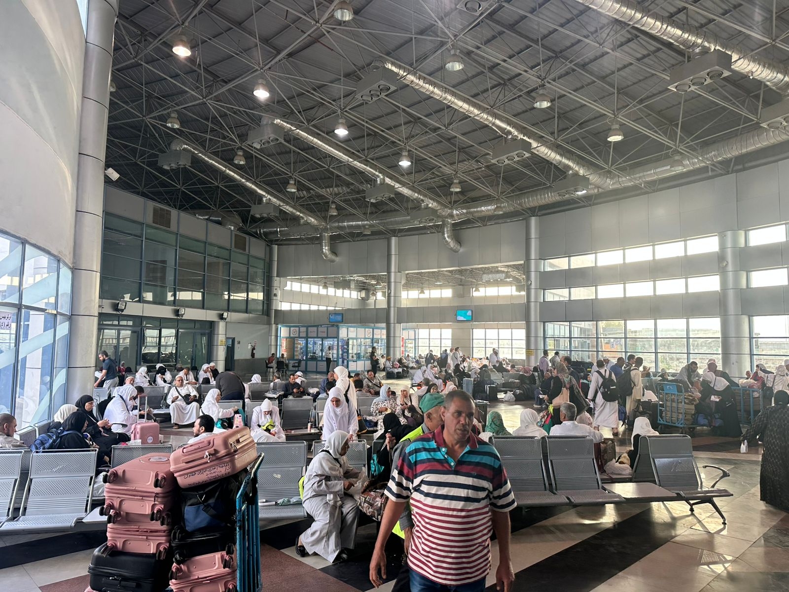 مغادرة الفوج الثالث من حجاج بيت الله الحرام 525 حاج