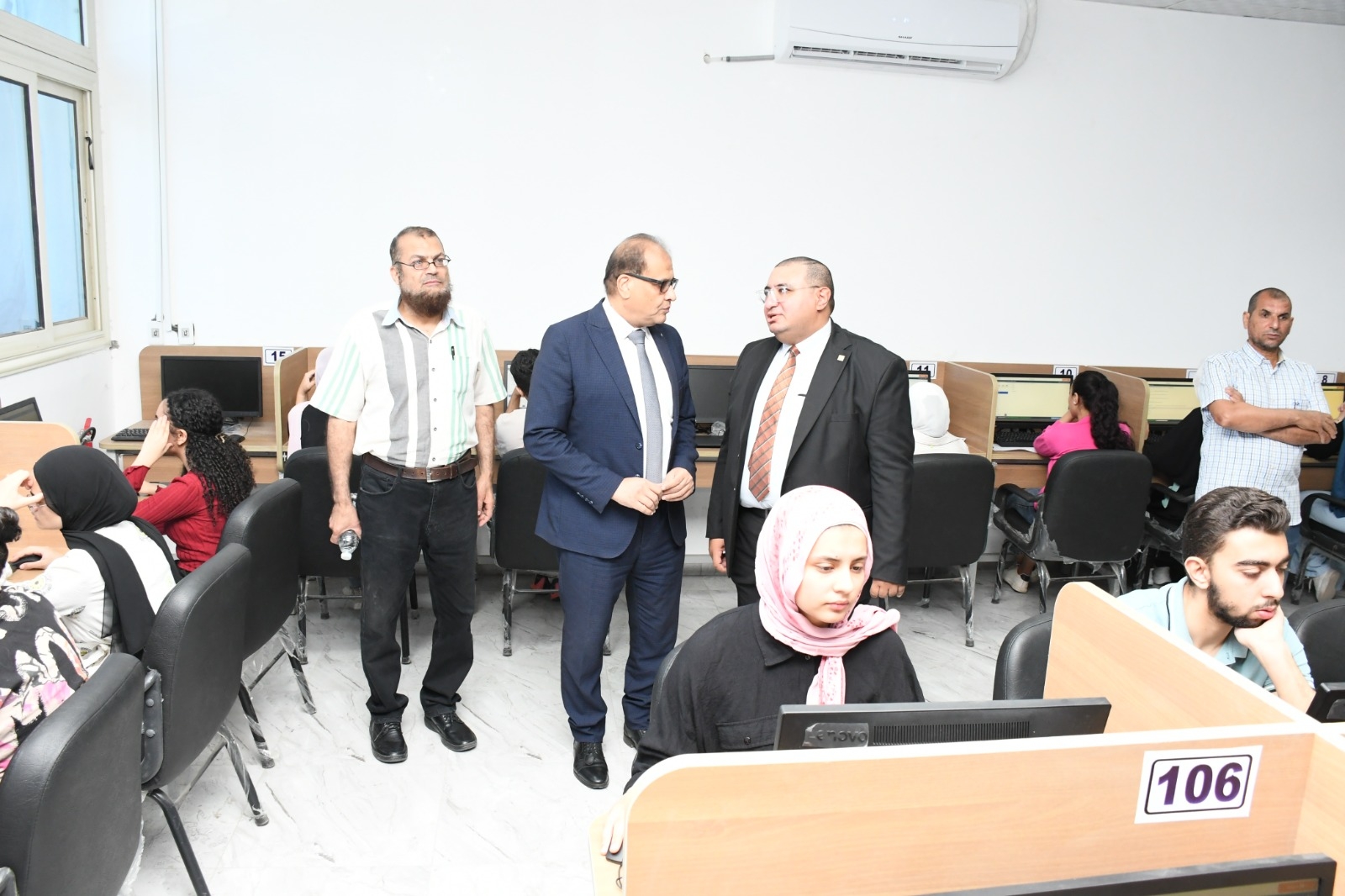 قيادات جامعة الإسماعيلية الجديدة الأهلية تُتابع سير الاختبارات الإلكترونية