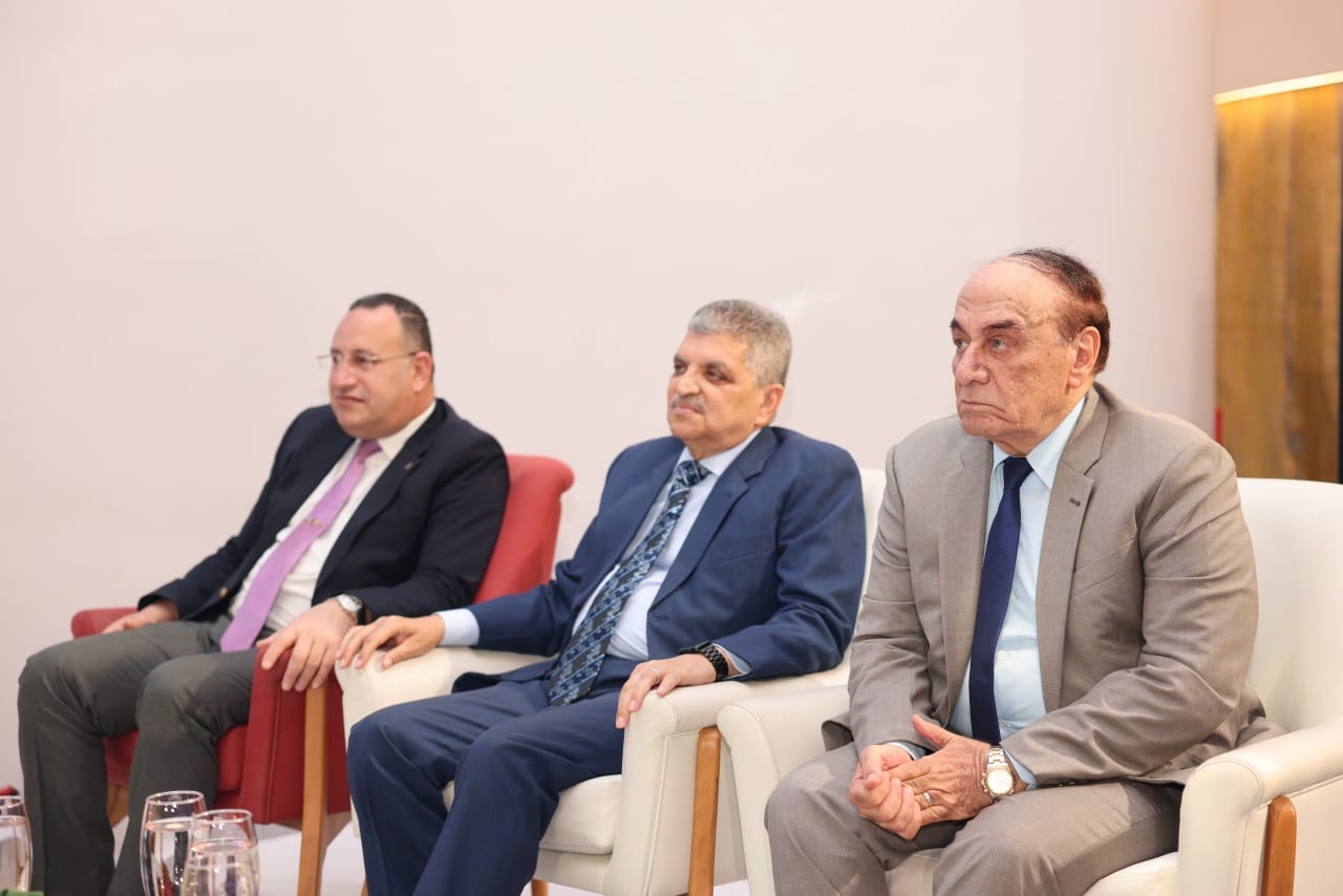 'الفريق أسامة ربيع : 'الأوضاع الأمنية بمنطقة البحر الأحمر باتت مواتية لعودة السفن تدريجياً للإبحار بقناة السويس'