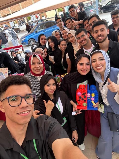 صيدلة الجامعة المصرية الروسية تنظم معرض: 'فم أخضر.. حياة صحية'