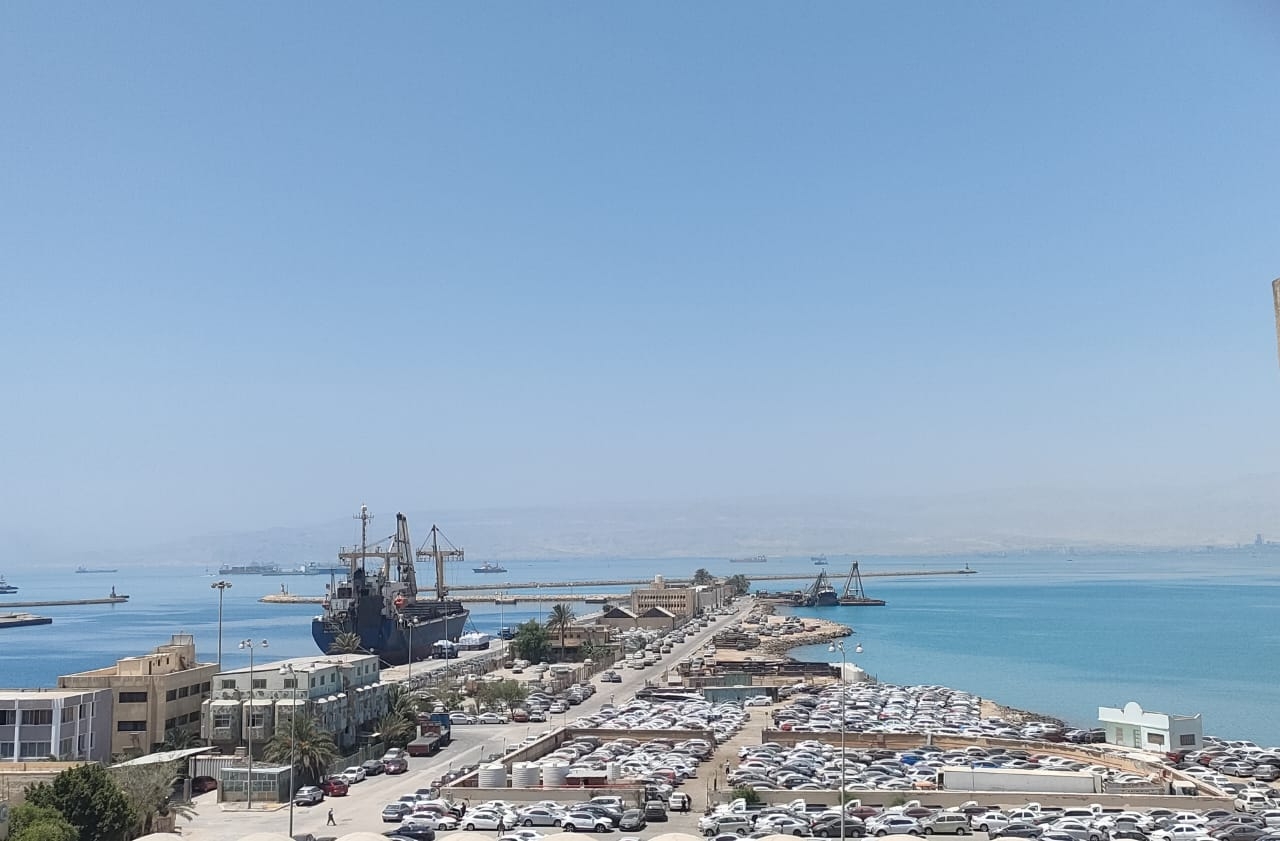 تداول 14 آلف طن بضائع عامة و 804 شاحنة بمواني البحر الأحمر