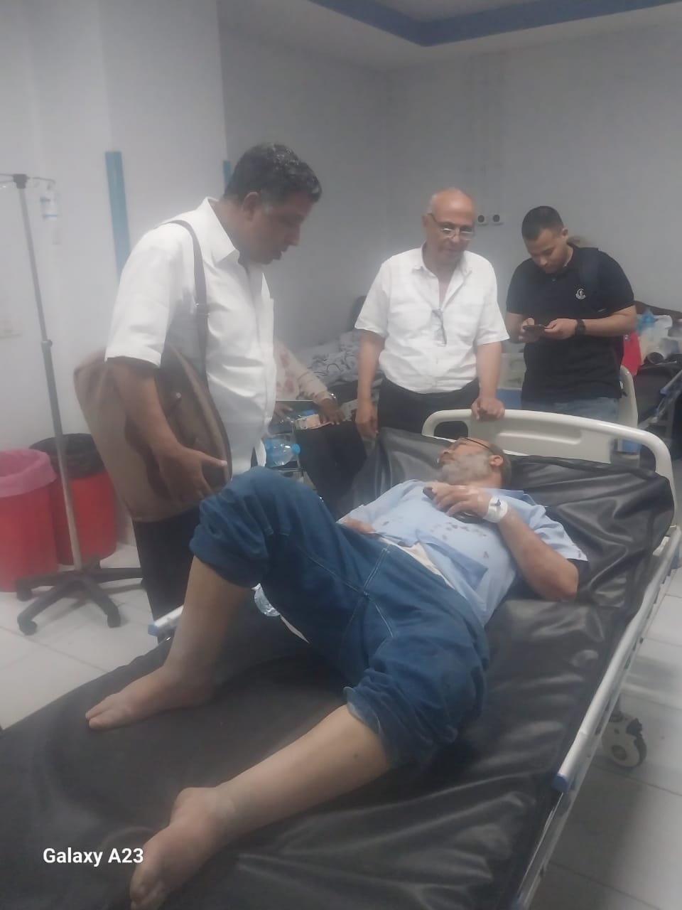 نقابة المعلمين بقنا تتابع أحوال المعلمين المصابين فى حادث تصادم اولاد عمرو