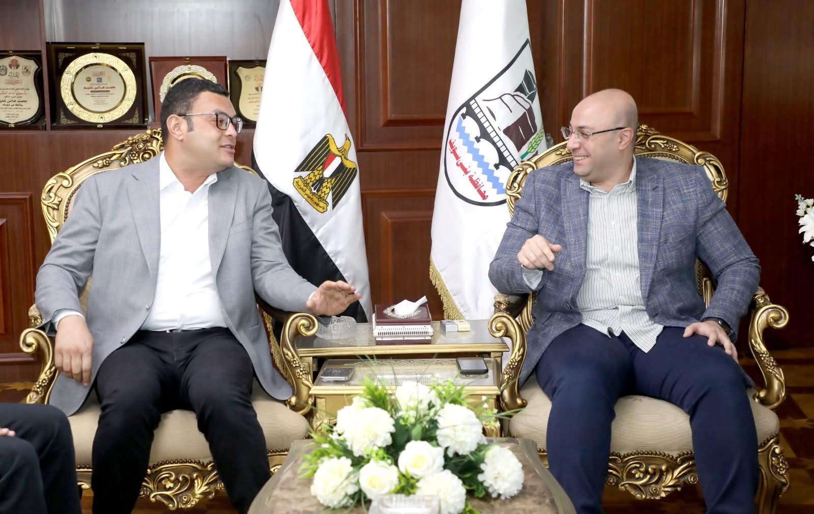 محافظ بني سويف يستقبل وزير الإسكان والمرافق في بداية زيارته للمحافظة