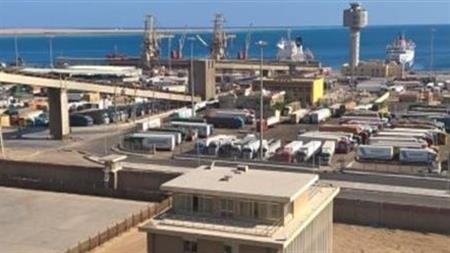 تداول 12 ألف طن و683 شاحنة بضائع عامة ومتنوعة بموانئ البحر الأحمر
