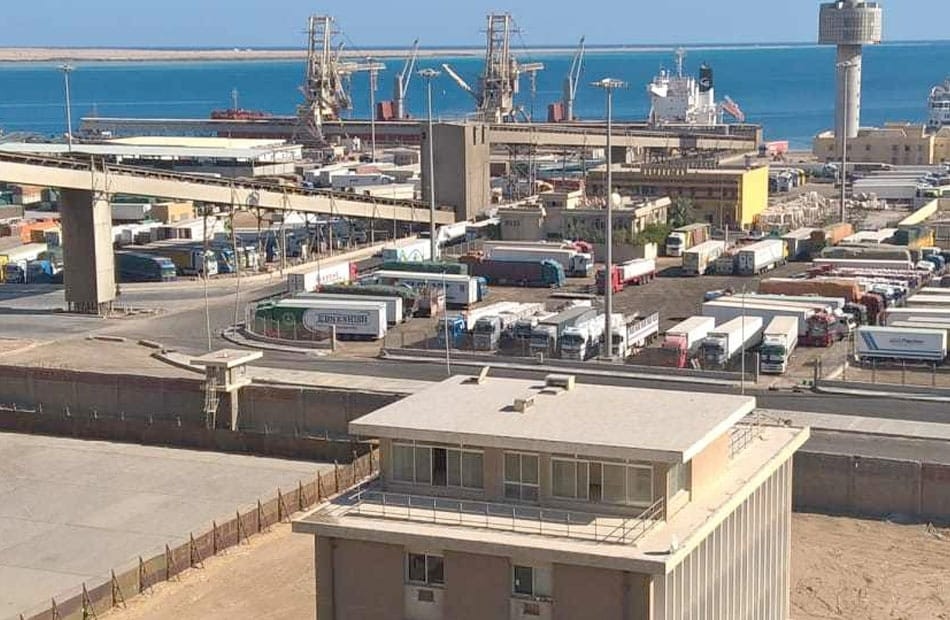 تداول 10 الاف طن و587 شاحنة بضائع عامة ومتنوعة بموانئ البحر الأحمر