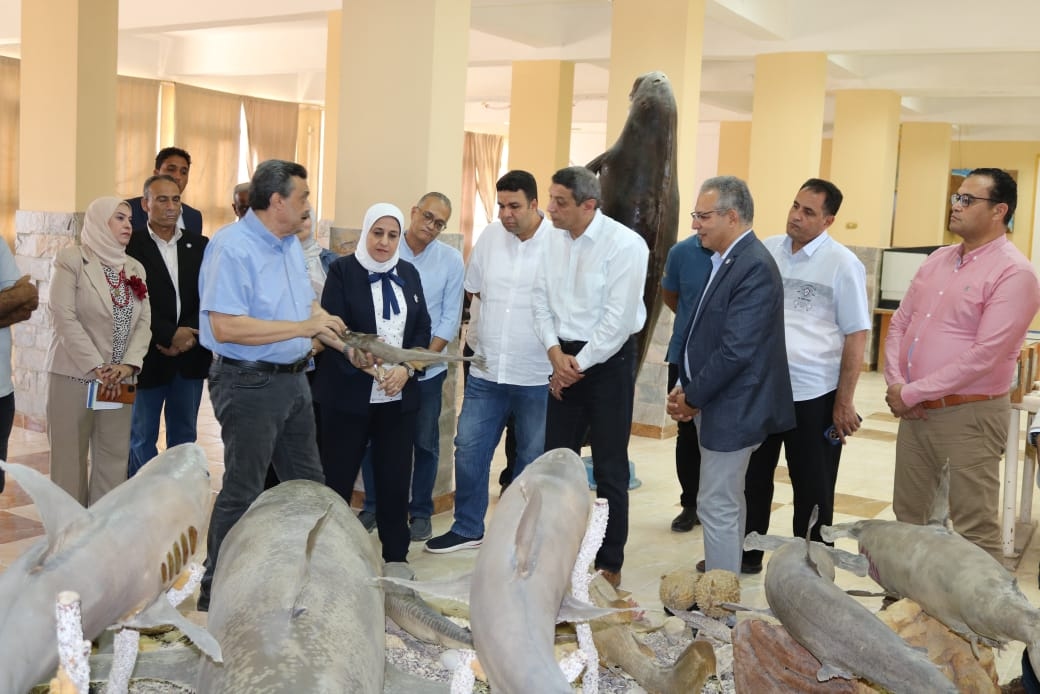 رئيس المعهد القومي لعلوم البحار والمصايد تستقبل محافظ السويس بفرع المعهد