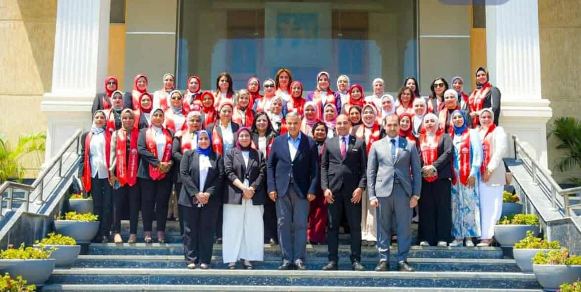 محافظ الإسكندرية.. يشهد تخرج الدفعة الثالثة من برنامج ' المرأة تقود فى المحافظات المصرية '
