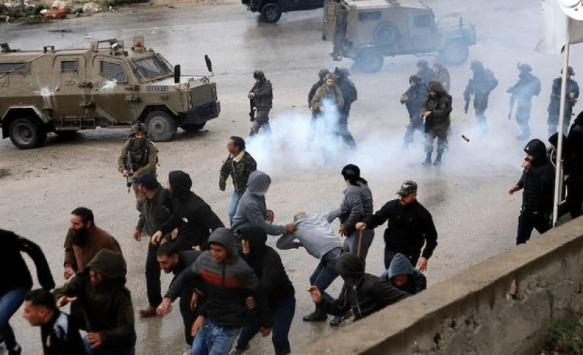 إصابات بالاختناق خلال اقتحام قوات الاحتلال بيت أمر