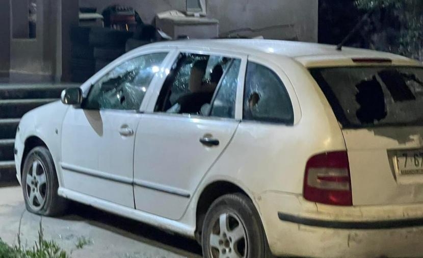 مستوطنون يهاجمون مركبات المواطنين شمال غرب أريحا
