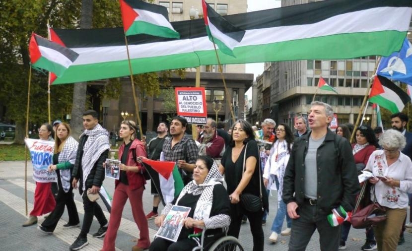 مسيرة بالأرجنتين إحياءً لذكرى النكبة وتنديدًا بالإبادة في غزة