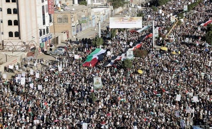 عشرات الآلاف يتظاهرون في اليمن تنديدا بإبادة غزة واقتحام مستوطنين للأقصى