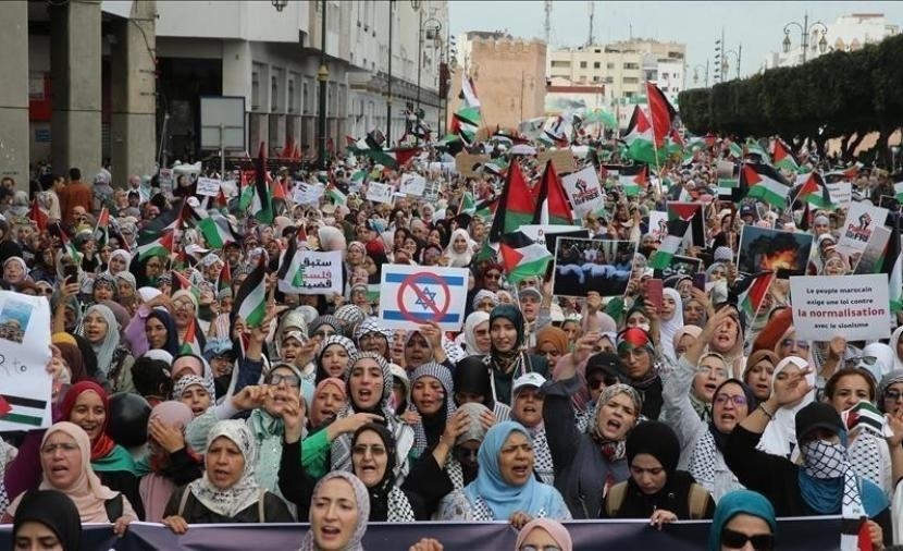آلاف المغاربة يرفضون المخطط الإسرائيلي لتهجير الفلسطينيين