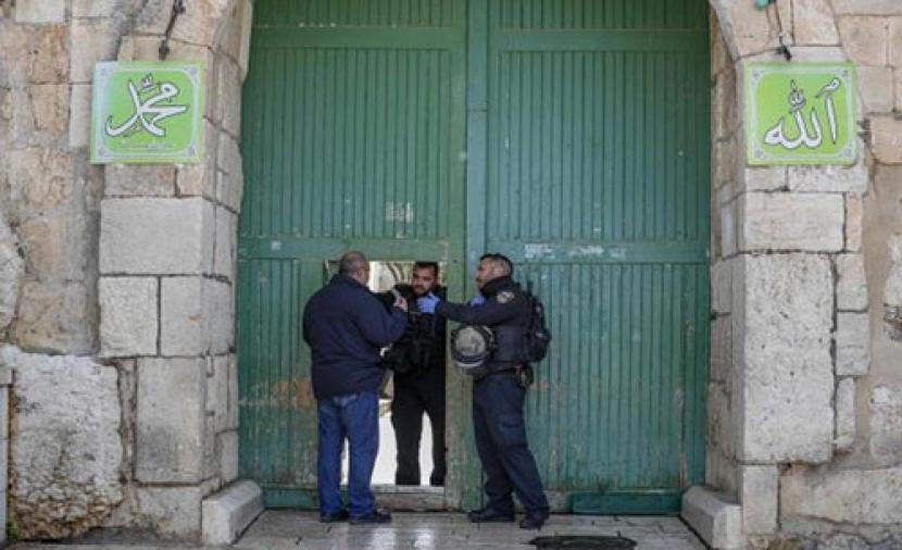 الاحتلال يعيد فتح 3 أبواب من المسجد الأقصى