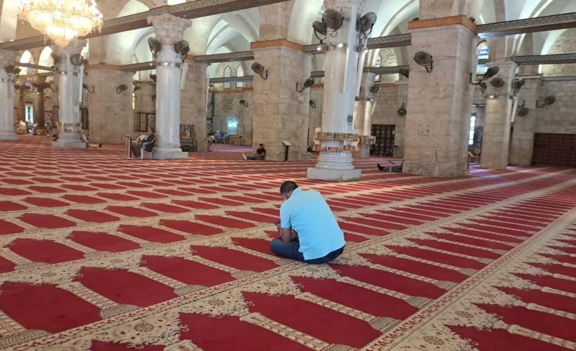 سمح بدخول أعداد محدودة.. الاحتلال يُغلق أبواب الأقصى أمام المصلين