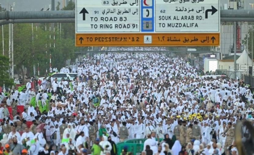 ضيوف الرحمن يتوافدون على مشعر منى لرمي جمرة العقبة
