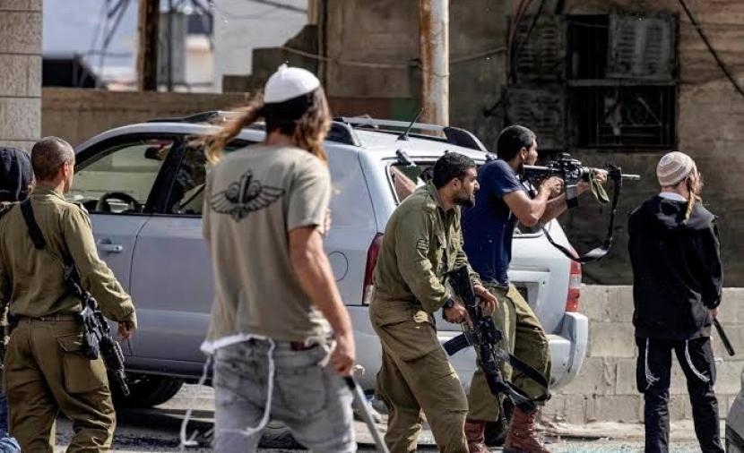 مستوطنون يهاجمون منازل المواطنين في بيتا جنوب نابلس