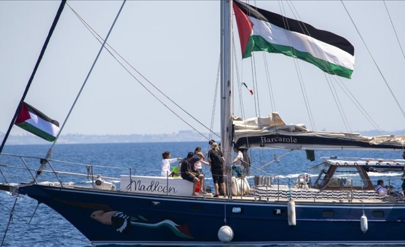 سفينة "مادلين" تنطلق من إيطاليا لكسر حصار غزة