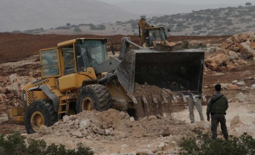 الاحتلال يجرف أراضي في قرية زبوبا ويقتحم رمانة
