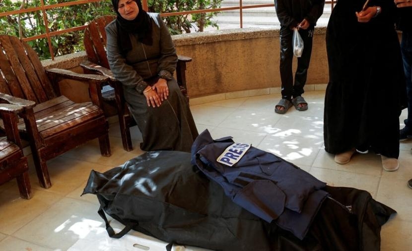"أوبزيرفر": استهداف "إسرائيل" لصحفيي غزة يهدف لنشر الرواية الإسرائيلية المزيفة