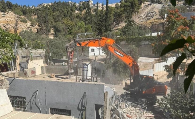 بلدية الاحتلال تهدم منزلين في سلوان