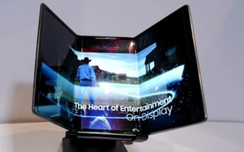 هاتف Samsung ثلاثي الطي المرتقب لن يصل قريباً
