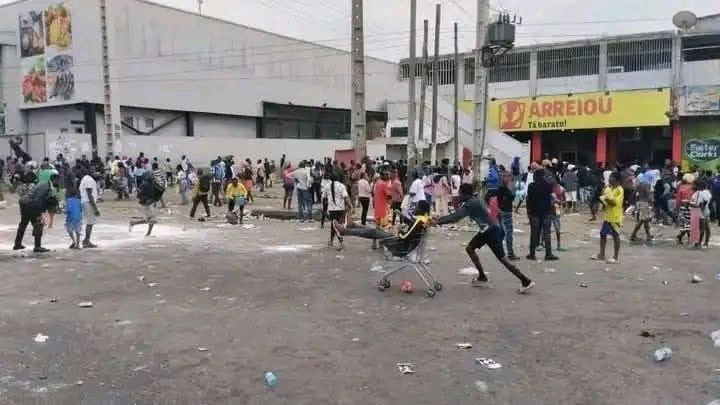 احتجاجات في أنغولا تتحول إلى أعمال شغب صحراء ميديا