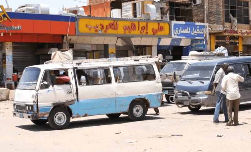 أزمة وقود خانقة تضرب أم درمان وتفاقم السوق السوداء إثر هجمات على مستودعات بورتسودان