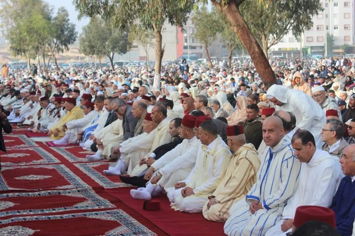 بحضور العامل أبو زيد أجواء إيمانية وروحانية في صلاة عيد الفطر بسطات .