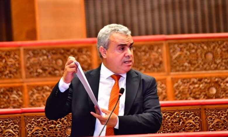 خالد السطي يوجه انتقادات لاذعة للحكومة بسبب ضعف تنفيذ الورش الملكي للحماية الاجتماعية