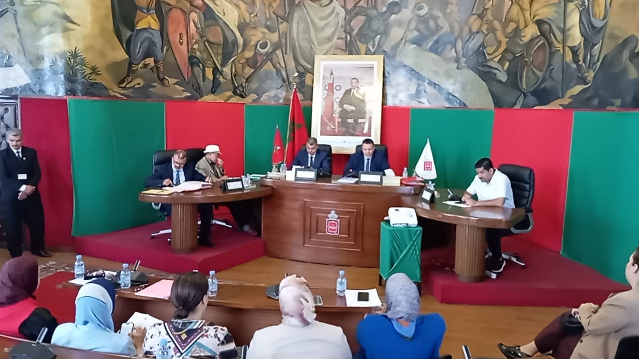 المجلس الجماعي لتطوان يصادق على مشروع اقتناء ووضع العتاد المعلوماتي والتقني والبرامج المعلوماتية ومصاريف التتبع لتدبير سوق الجملة لبيع الخضر والفواكه