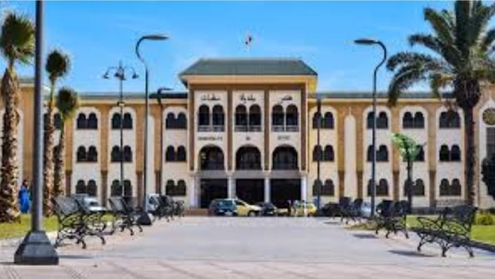 جماعة سطات تطلق مشاريع ذات رؤية شمولية بهذف تطوير البنية التحتية للمدينة، والرفع من جودة المرافق العمومية