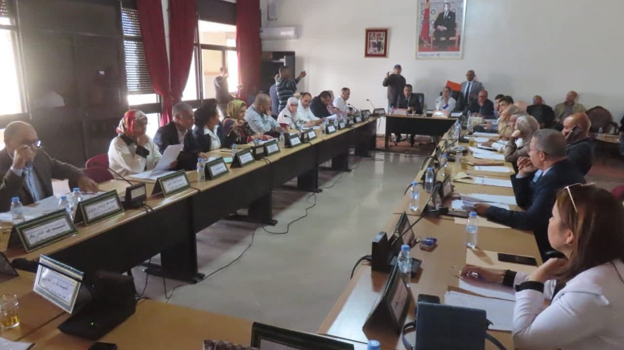 جماعة سطات تطلق مشاريع رياضية لتعزيز البنية التحتية وتشجيع الشباب على الممارسة الرياضية.