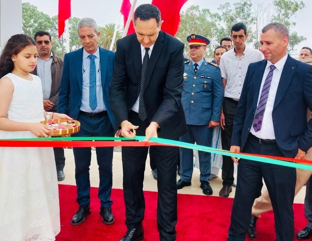 بالصور : عامل إقليم الصويرة محمد رشيد يُشرف على افتتاح ملعب قرب متعدد الرياضات بحد الدرى في إطار احتفالات عيد العرش المجيد