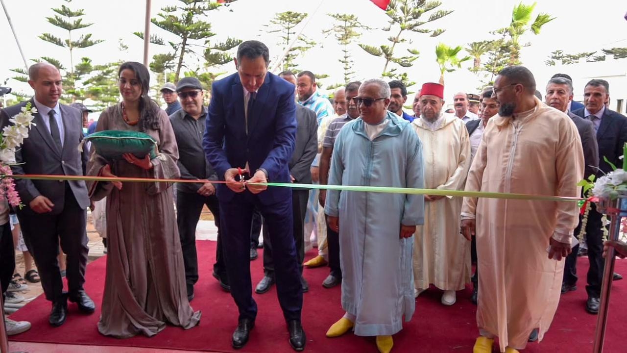 بالصور : عامل عمالة إقليم الصويرة محمد رشيد ورئيس غرفة الصناعة التقليدية لجهة مراكش اسفي حسن شميس يفتتحان المعرض الجهوي
