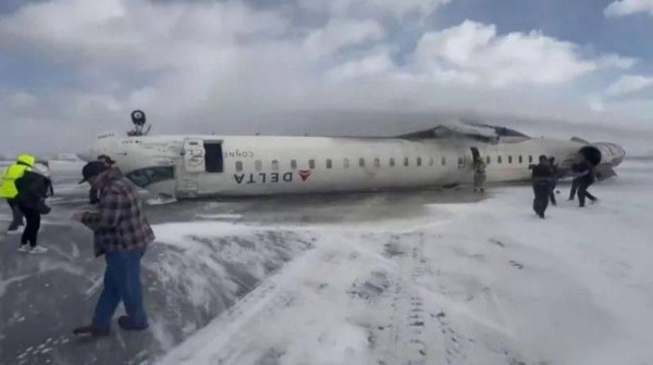 All passengers and crew survive plane crash at Toronto airport