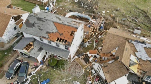 US tornadoes, wildfires and dust storms leave 40 dead and 'staggering' damage