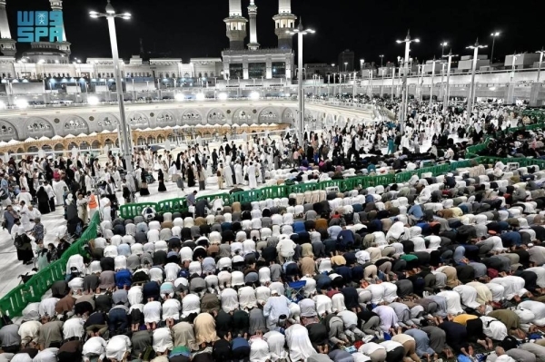 Around 2 million worshipers offer special prayers at Two Holy Mosques on 27th night of Ramadan