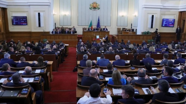 Bulgaria&#039;s government survives no-confidence vote brought by pro-Russia party