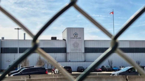 Canadian workers on edge as car plant hits pause over US tariffs
