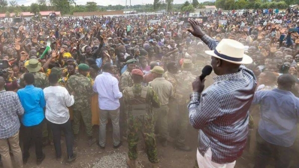 Shoe thrown at Kenya's President Ruto during rally